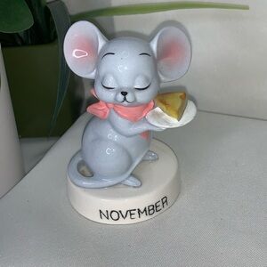 Vintage Norcrest “NOVEMBER” kitchy mouse figurine SM-70